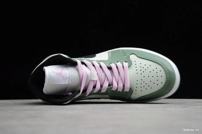CZ0774-300 1 Green Jordan Mid Dutch 0504